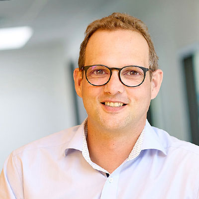 Christian Geipel, Teamleitung ERP-Consulting bei Allgeier inovar. Mann mit Brille und hellem Hemd schaut frontal aus dem Foto.